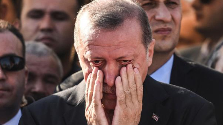 Τουρκικά ΜΜΕ: Πίεζαν τον Ερντογάν να πάει σε ελληνικό νησί το βράδυ του πραξικοπήματος