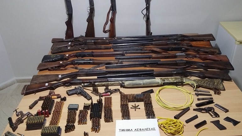 Κρήτη: Συνελήφθη 37χρονος με όπλα, φυσίγγια και πυροκροτητές