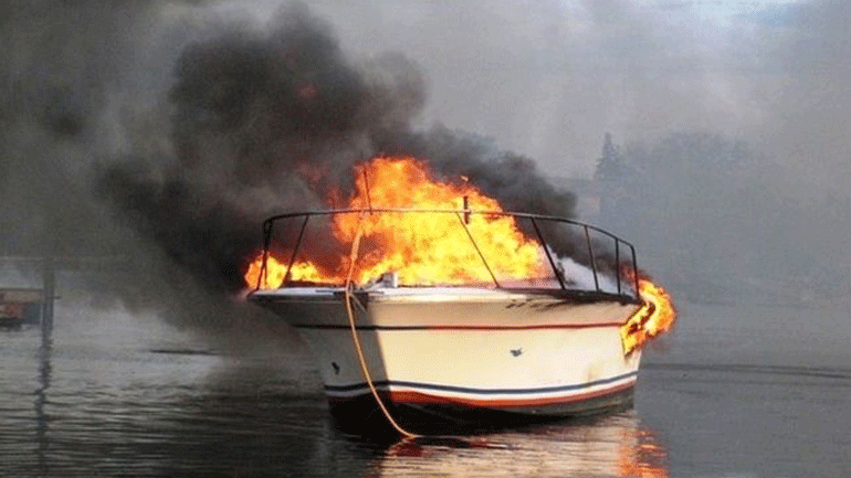 Φωτιά ξέσπασε σε ιστιοπλοϊκό σκάφος στους Παξούς