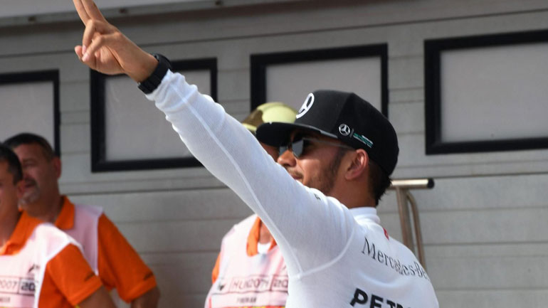 Το τερμάτισε! Ο Χάμιλτον έσπασε το κάθισμα της W07 Hybrid…