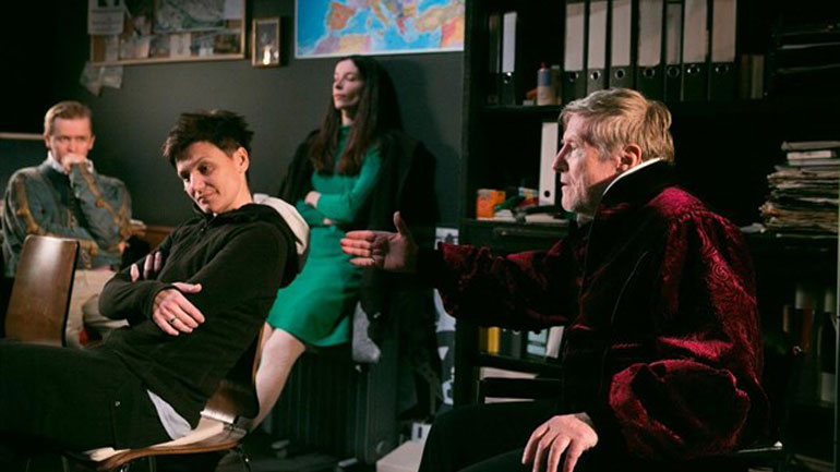 «The dark ages» από τον Μίλο Ράου στο θέατρο Rex