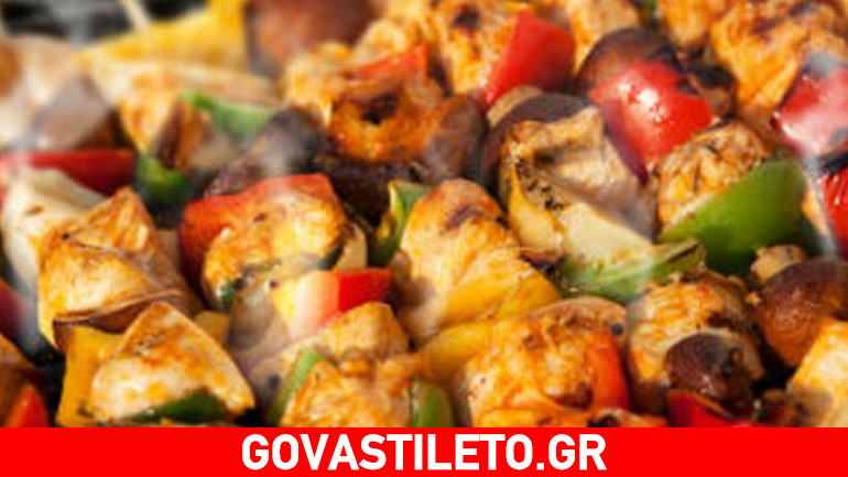 Σουβλάκια κοτόπουλου με πιπεριές για όλη την οικογένεια