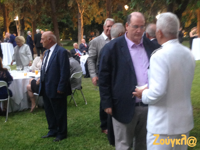 Ο υπουργός Παιδείας Νίκος Φίλης και αριστερά η πρόεδρος του Αρείου Πάγου