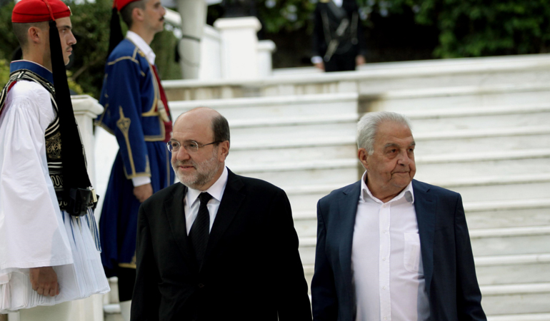 Ο αναπληρωτής υπουργός Οικονομίας, Τρύφων Αλεξιάδης, με τον Αλέκο Φλαμπουράρη