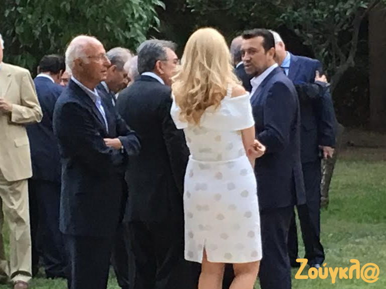 Ο Νίκος Παππάς συζητά για τα τηλεοπτικά