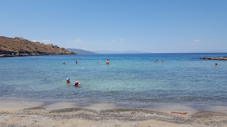 Η Αίγινα όπου πραγματοποιήθηκε η πανελλαδική παρουσίαση του ανανεωμένου Mitsubishi Space Star, διαθέτει μοναδικές παραλίες...