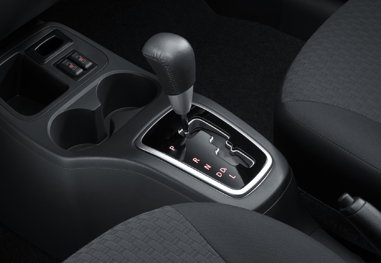 Το Space Star είναι διαθέσιμο με μηχανικό κιβώτιο 5 σχέσεων και με αυτόματο τεχνολογίας CVT (φωτό)