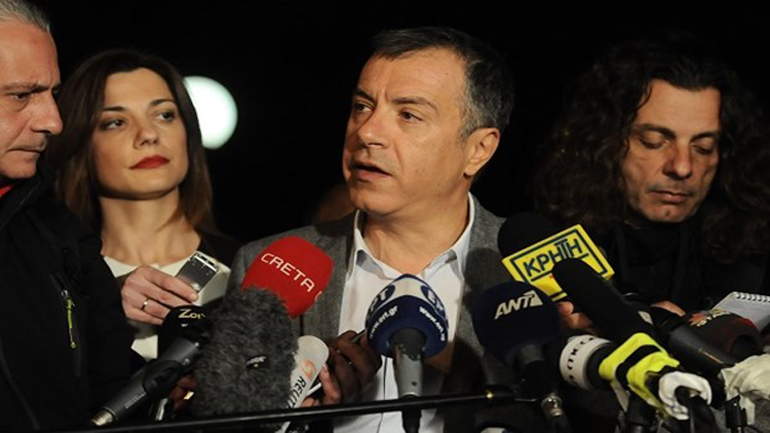 Θεοδωράκης: Το Σύνταγμά μας πρέπει να το αλλάξουμε, αλλά όχι με φιέστες