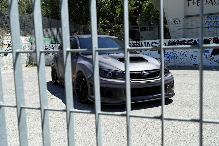 Το... θηρίο στο κλουβί του έτοιμο να ορμήξει!