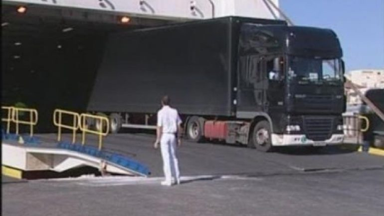 Ηράκλειο: Φορτηγό με επικίνδυνα τοξικά στο πλοίο της γραμμής