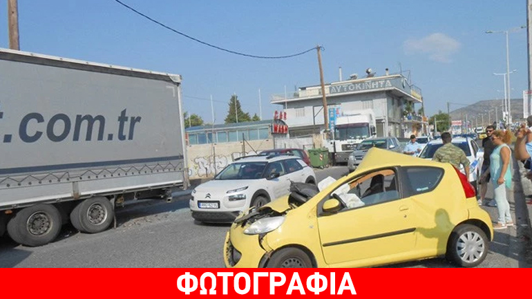 Βόλος: Αυτοκίνητο «καρφώθηκε» σε νταλίκα