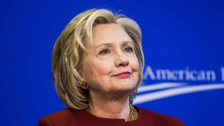 Η ομάδα της Κλίντον κατηγορεί τον Τραμπ πως ενθαρρύνει τη ρωσική κατασκοπεία