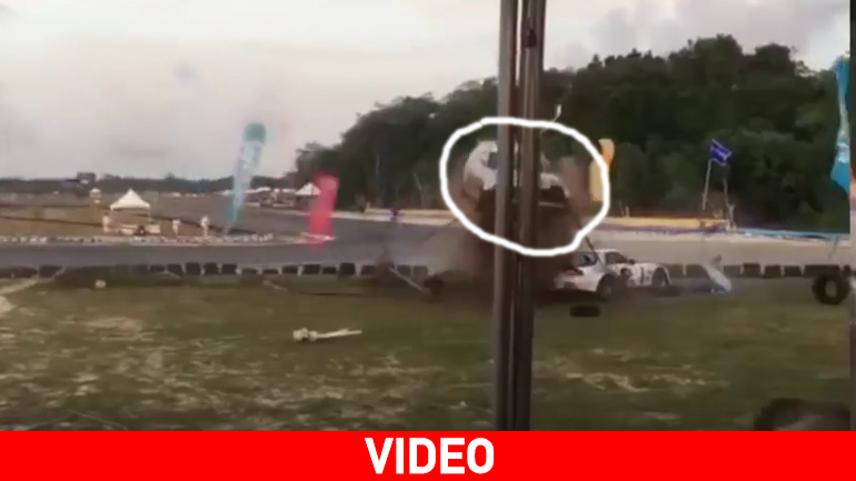 Τρομακτικό ατύχημα με όχημα να πέφτει στους θεατές