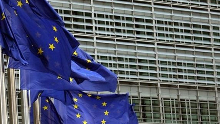 Ακυρώνει το πρόστιμο για Πορτογαλία και Ισπανία η Κομισιόν