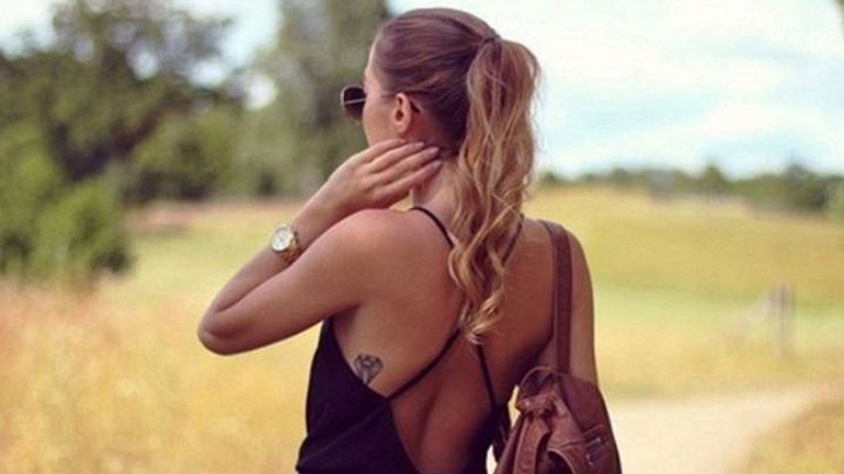 Όσα πρέπει να ξέρεις για τη σωστή φροντίδα του τατουάζ σου το καλοκαίρι