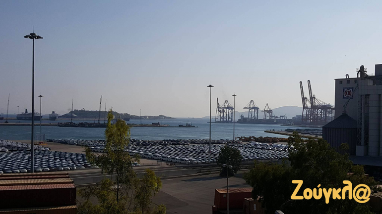 Όπου και να κοιτάξεις βλέπεις οχήματα....