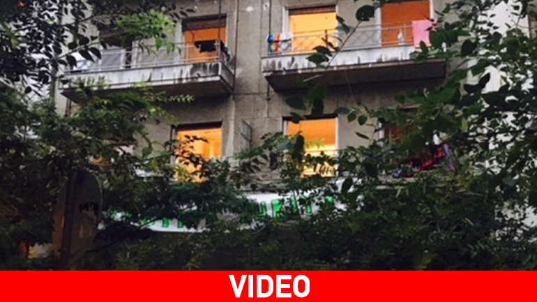 Πλάνα από το εσωτερικό του κτηρίου επί της Κ. Ντηλ μετά την επέμβαση της ΕΛ.ΑΣ.