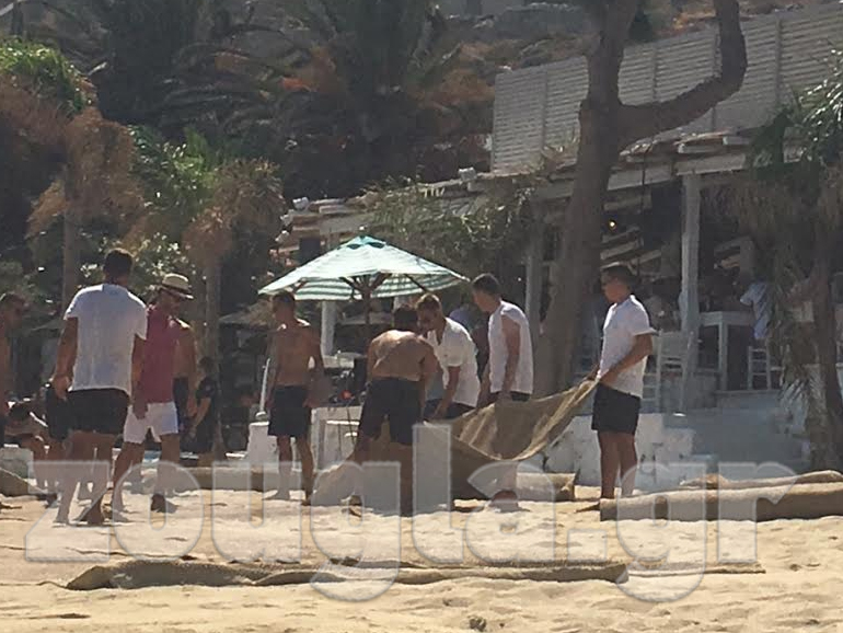 Στρώνουν τα... χαλιά