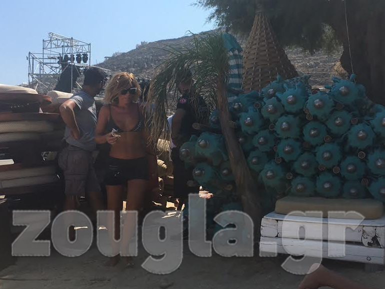 Απομακρύνονται οι λουόμενοι