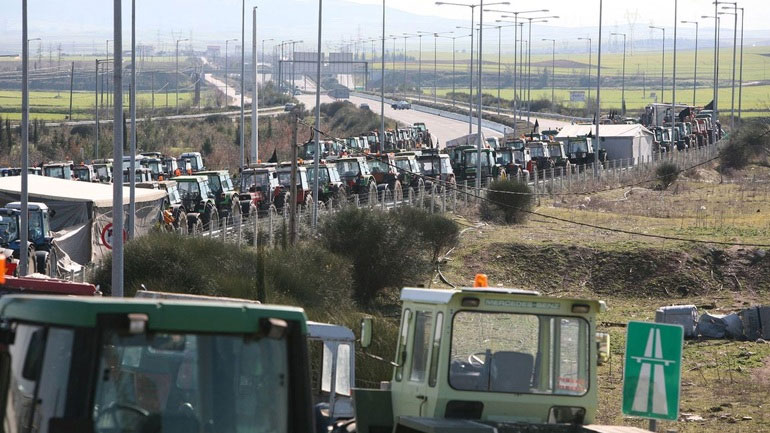 Συγκέντρωση διαμαρτυρίας αγροτών και αποκλεισμός του τελωνείου των Ευζώνων