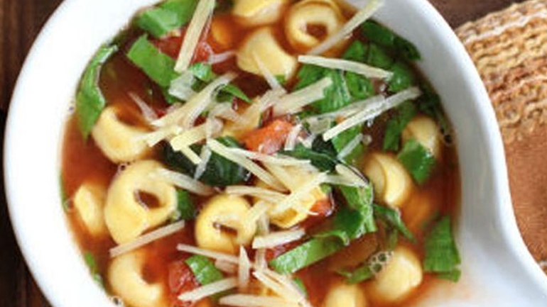 Απολαυστική σούπα με τορτελίνια