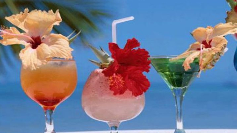 Δροσιστικά κοκτέιλ για επίπεδη κοιλιά