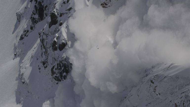 Speedrider πιάνει τα 125χλμ. πάνω από χιονοστιβάδα