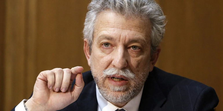 Ο υφυπουργός Αθλητισμού Σταύρος Κοντονής πρέπει να αναλάβει ο ίδιος δράση...