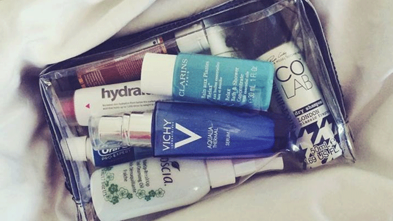 Η beauty editor του govastileto.gr σας δείχνει πώς να φτιάξετε το νεσεσέρ των διακοπών σας!