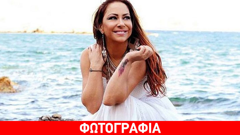 Μελίνα Ασλανίδου: Αγνώριστη με το μαγιό της στην παραλία