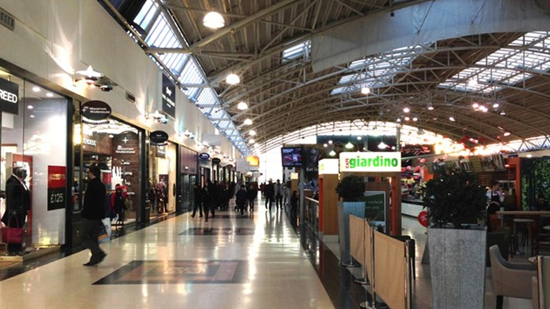 «Ύποπτη» βαλίτσα σε εμπορικό στο Χάτφιλντ της Βρετανίας