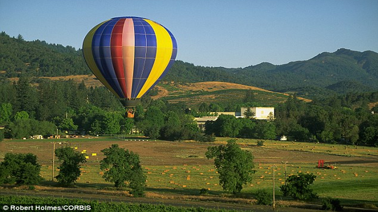 Αερόστατο με 16 άτομα συνετρίβη σε λιβάδι στο Τέξας Αερόστατο με 16 άτομα συνετρίβη σε λιβάδι στο Τέξας