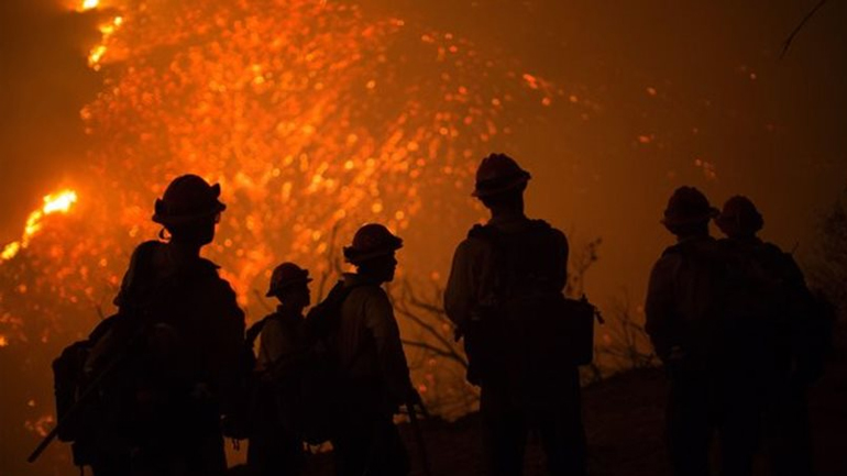 Υπό μερικό έλεγχο οι φωτιές σε Ηράκλειο και Χανιά