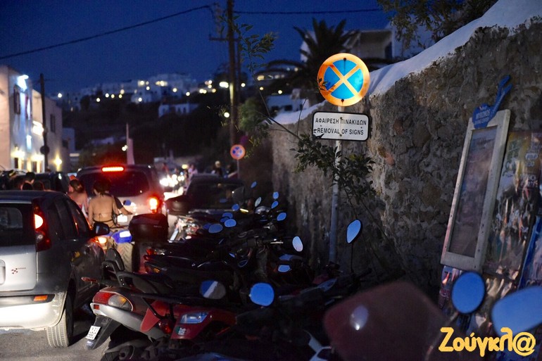 Οι πινακίδες του ΚΟΚ είναι... διακοσμητικές