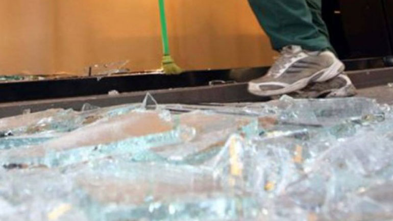 Έσπασαν γραφεία του ΣΥΡΙΖΑ και των ΑΝΕΛ στην Αθήνα