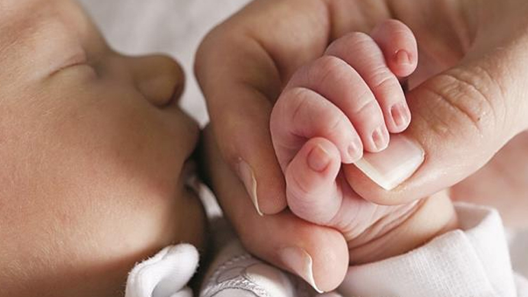 Γέννησε μέσα σε αεροσκάφος κινητοποιώντας το ΕΚΑΒ στην Κρήτη