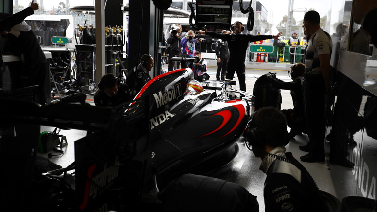 «Σφάζονται» για έναν μηχανικό Mercedes και McLaren «Σφάζονται» για έναν μηχανικό Mercedes και McLaren