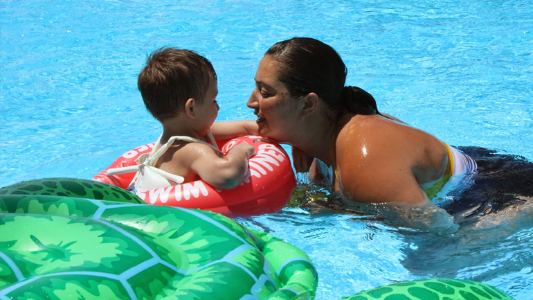 Μην αφήνετε ποτέ μόνο το παιδί στη φουσκωτή πισίνα!