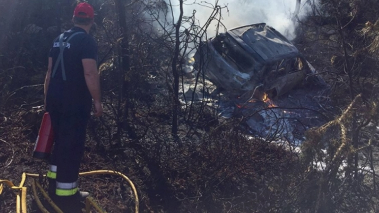 Αυτοκίνητο έπεσε σε χαντάκι και τυλίχτηκε στις φλόγες