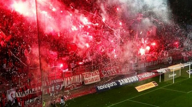 Επισκέφτηκαν τους παίκτες οι οπαδοί του Ολυμπιακού