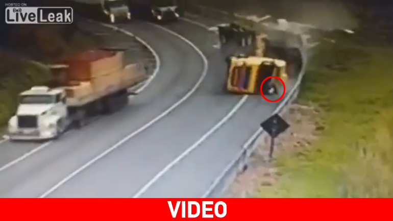 Βραζιλία: Οδηγός νταλίκας εκσφενδονίζεται από το παρμπρίζ!