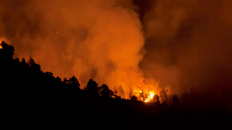 Συνεχίζει το καταστροφικό της έργο η φονική πυρκαγιά στις Κανάριες Νήσους