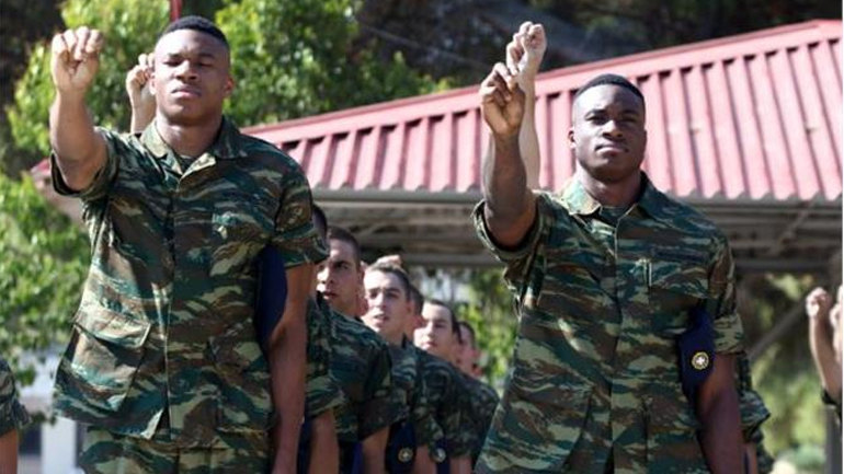 Τα αδέρφια Αντετοκούνμπο ντύθηκαν στα χακί