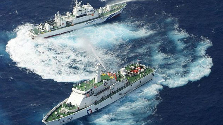 Εκατοντάδες κινεζικά αλιευτικά εντοπίστηκαν στα ανοιχτά των νησιών Σενκάκου