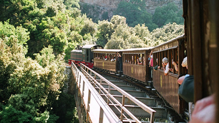 Μαγεύει τους επισκέπτες το τρενάκι του Πηλίου