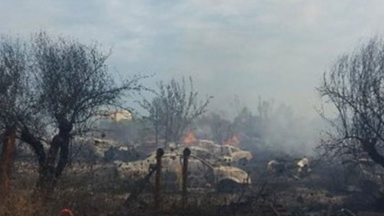 Καλαμάτα: Φωτιά έκαψε 50 αυτοκίνητα σε μάντρα