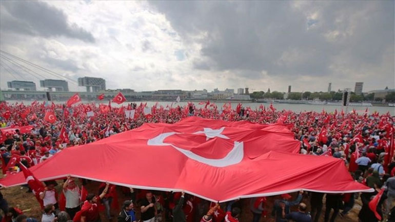 Σε εξέλιξη η διαδήλωση «υπέρ της Δημοκρατίας» στην Τουρκία