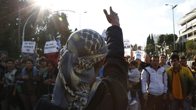 Θεσσαλονίκη: Καθιστική διαμαρτυρία από πρόσφυγες