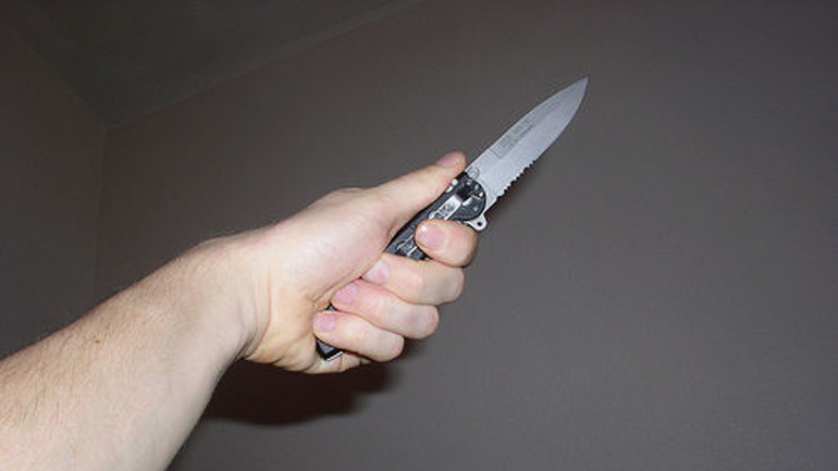 Επιτέθηκαν με μαχαίρι σε επιχειρηματία και του άρπαξαν 30.000 ευρώ!