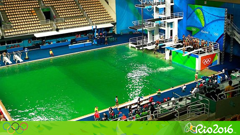 «Πρασίνισε το νερό λόγω της ζέστης και του ανέμου»